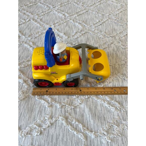 Fisher-Price Little People Lifty Loader Bulldozer Construction and Figure Works - Picture 11 of 12